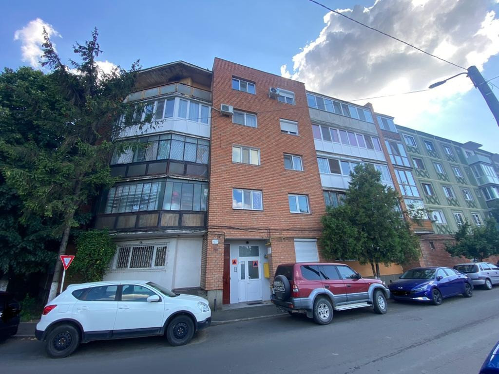 Apartament 4 camere, zona Miorita