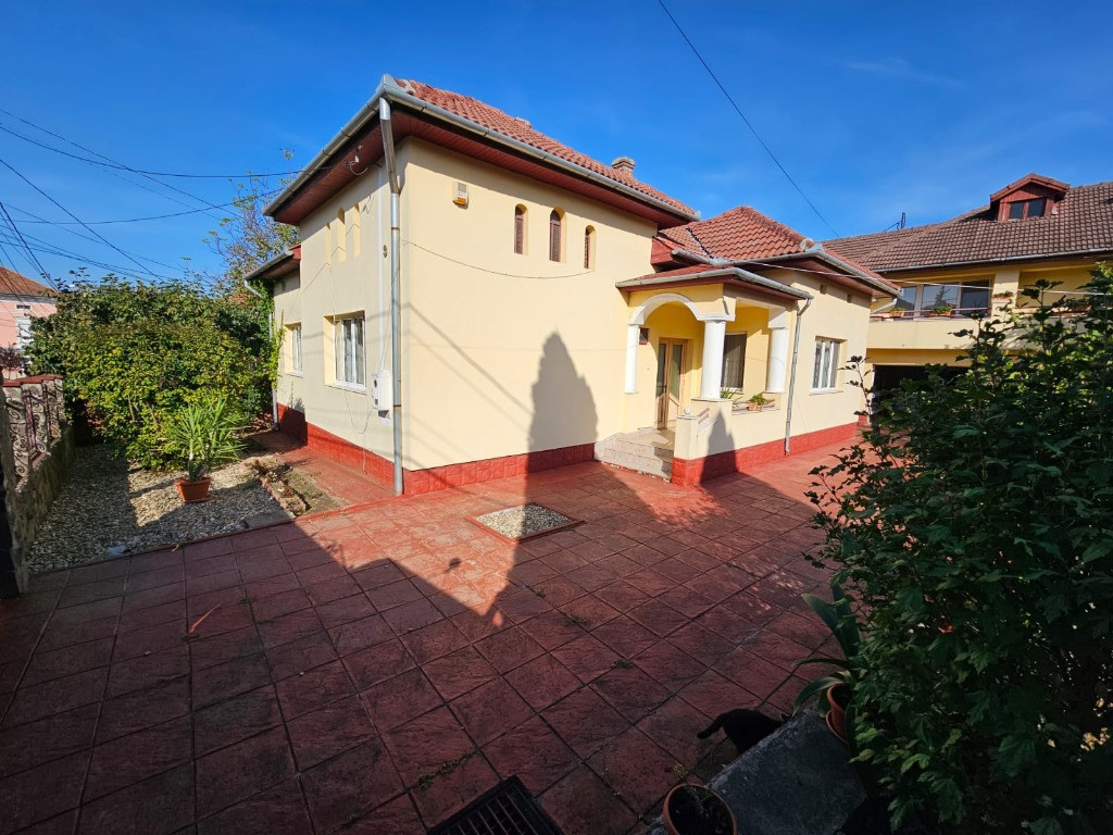 Casa cu piscina zona centrala – Orastie