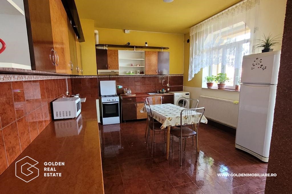 Casa tip duplex cu mult spatiu interior, 8 camere, zona Gai