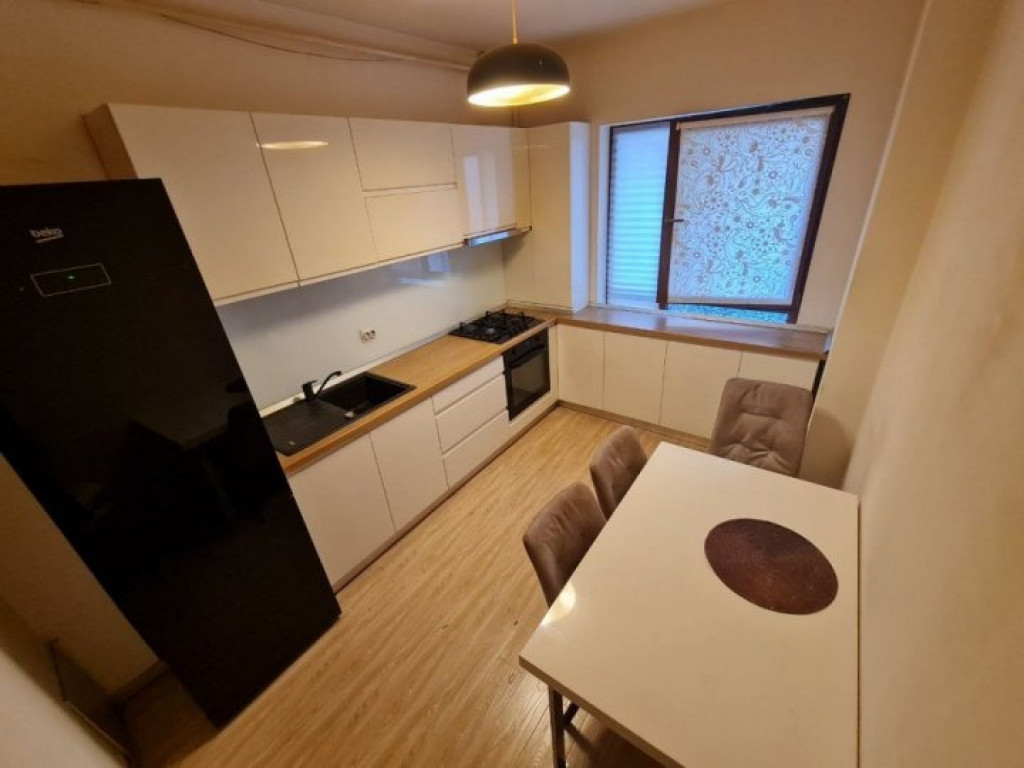 Apartament 3 camere, Berceni, Cartierul Solar