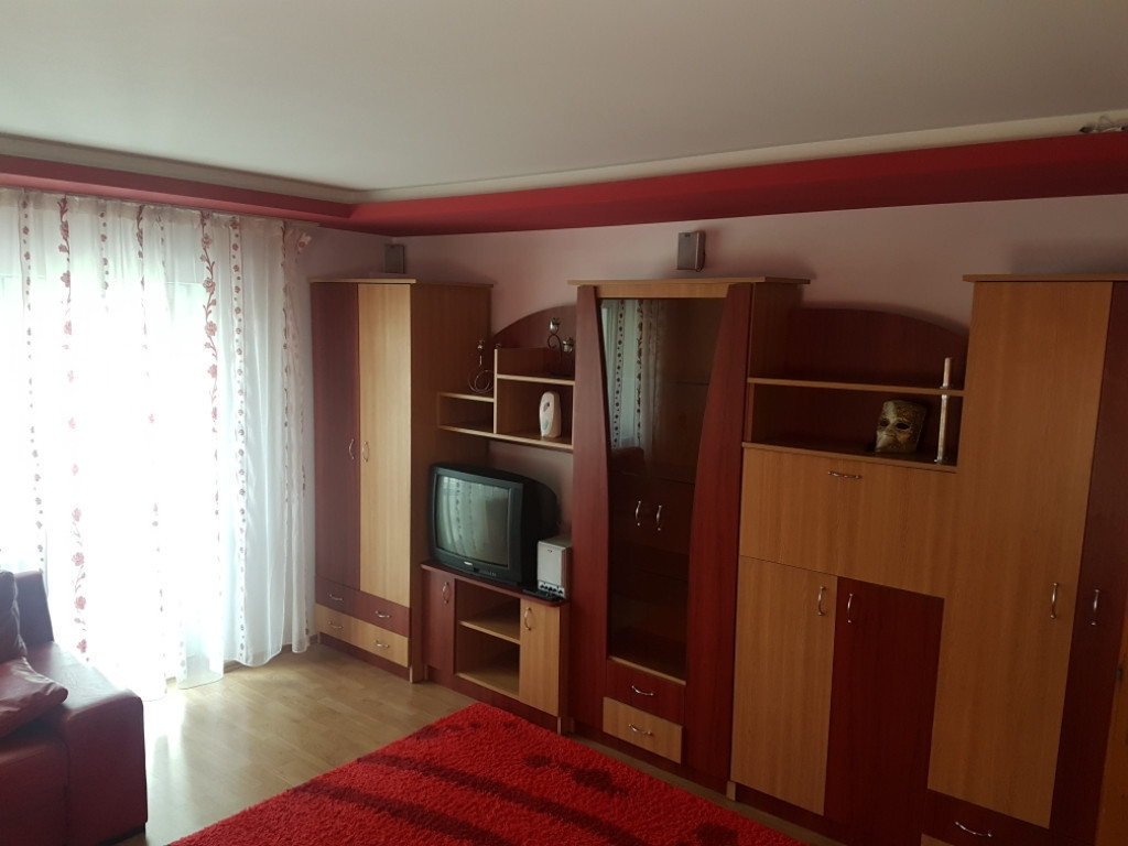 APARTAMENT 2camer de ÎNCHIRIAT