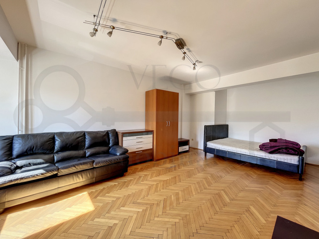 Apartament 4 camere decomandat, 2 bai, balcon, Piata Cipariu