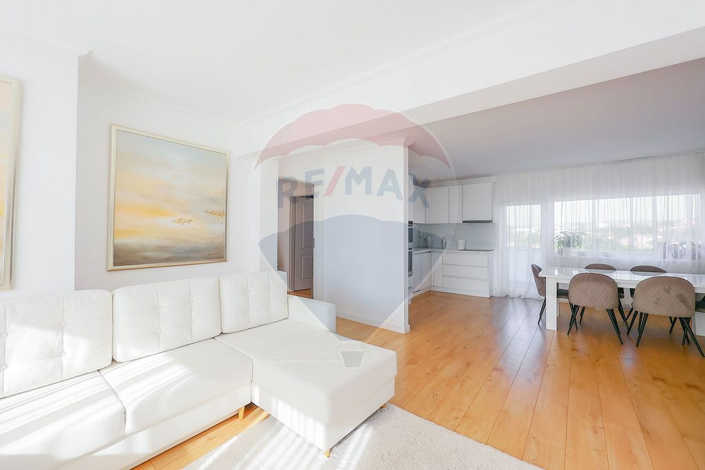 Apartament ultrafinisat de vânzare, 5 camere, view, zona...