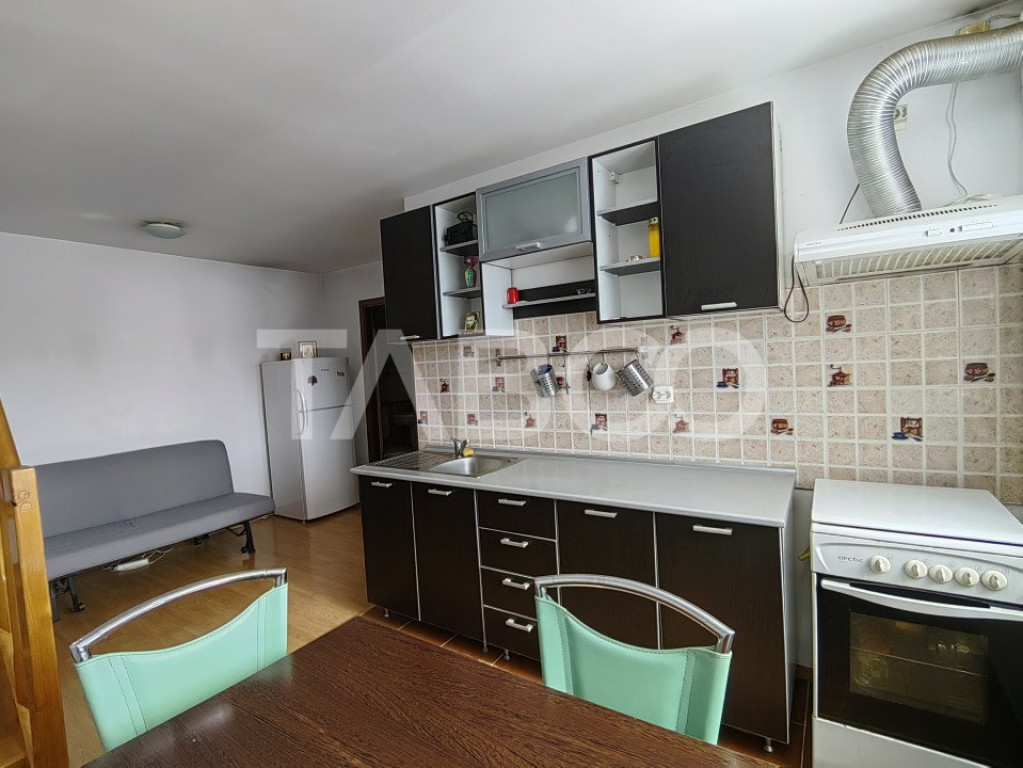 Apartament de vanzare decomandat 3 camere mobilate Valea Aur