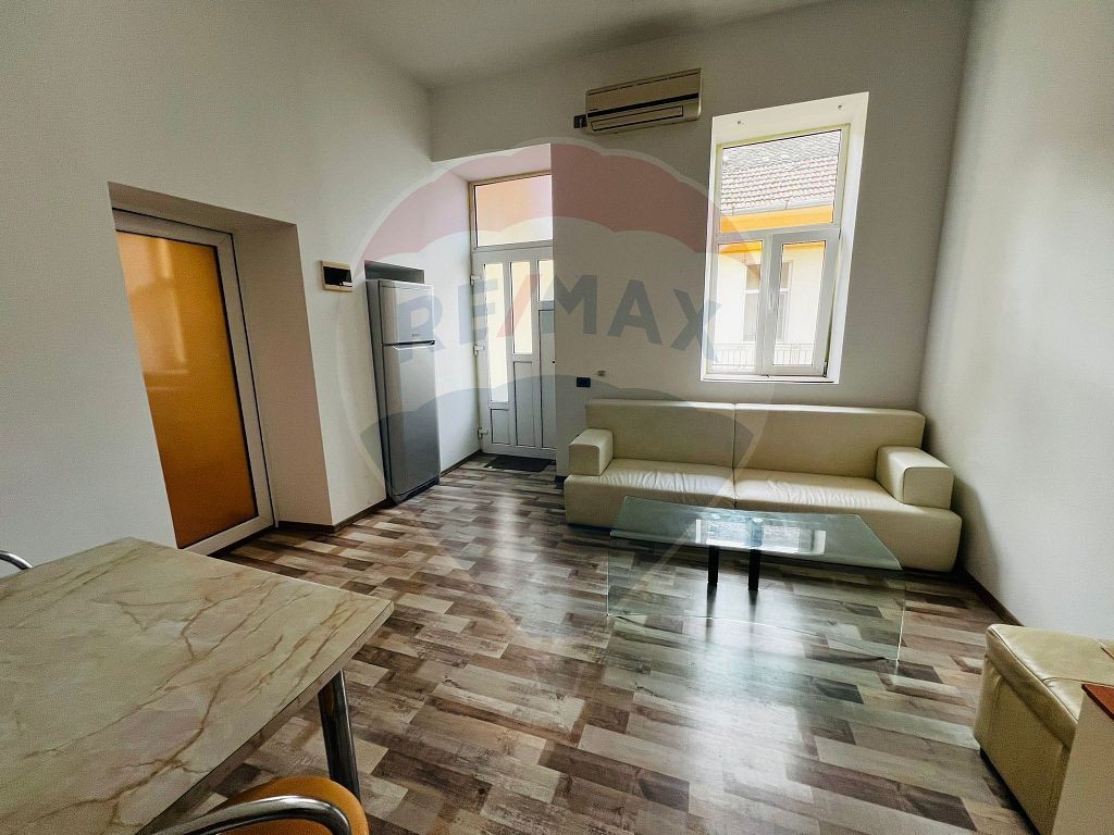 Apartament cu 2 camere de vânzare în zona Central