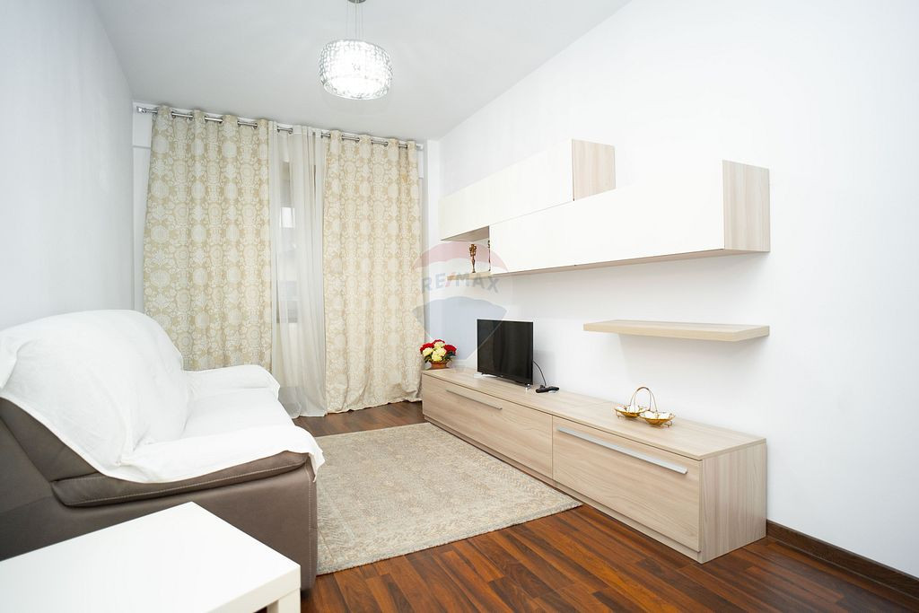 APARTAMENT CU 3 CAMERE DE VÂNZARE