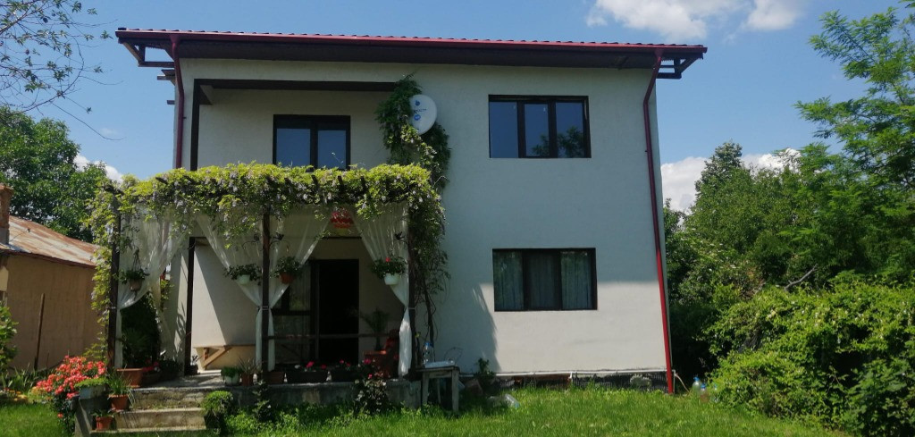 Berceni – Dobreni - Vărăsti – vila P+1,singur curte, teren 900 mp