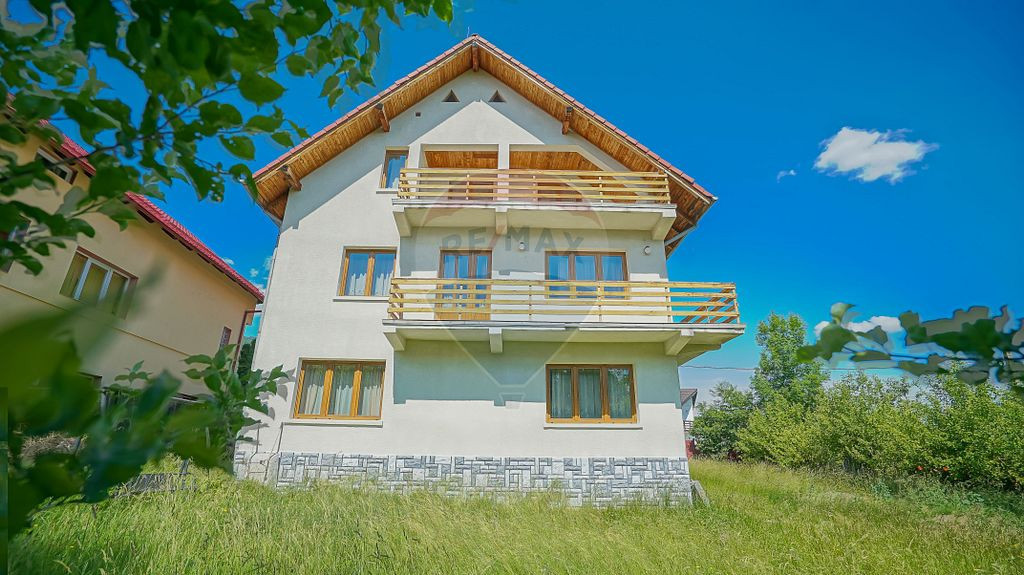 Vila de vanzare cu 9 camere in Bran-Predelut