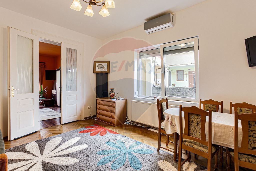 Proprietate cu 2 apartamente, 142mp, mansardabil+teren cu...