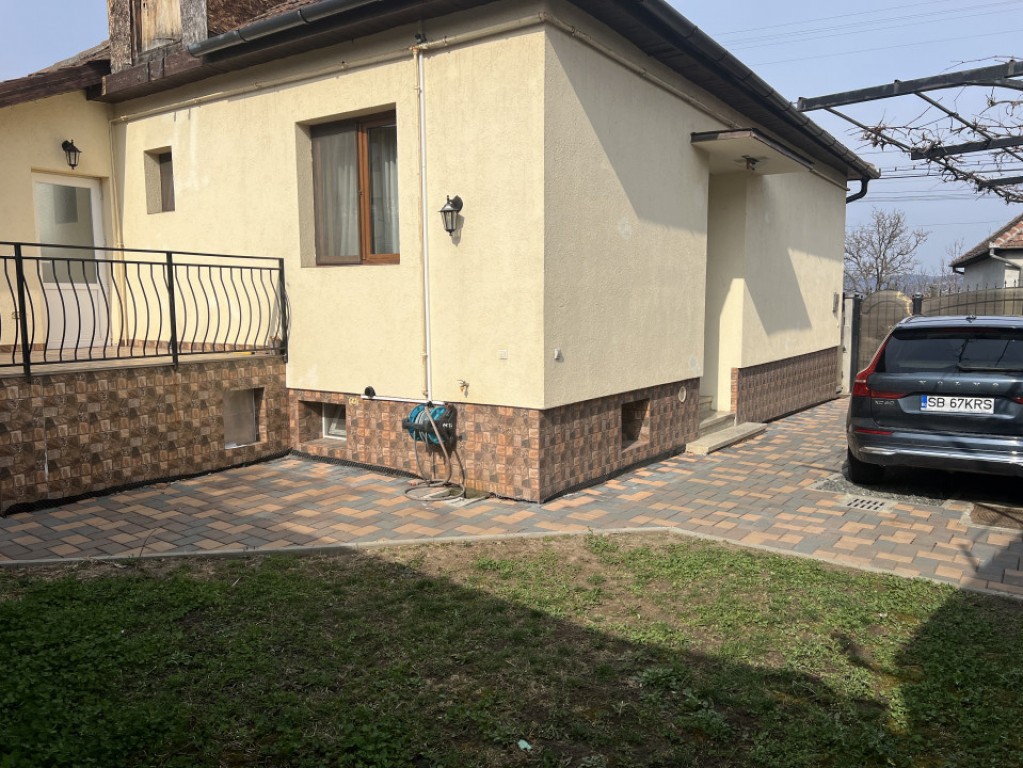 Casa single 4 camere zona spital - trei stejari