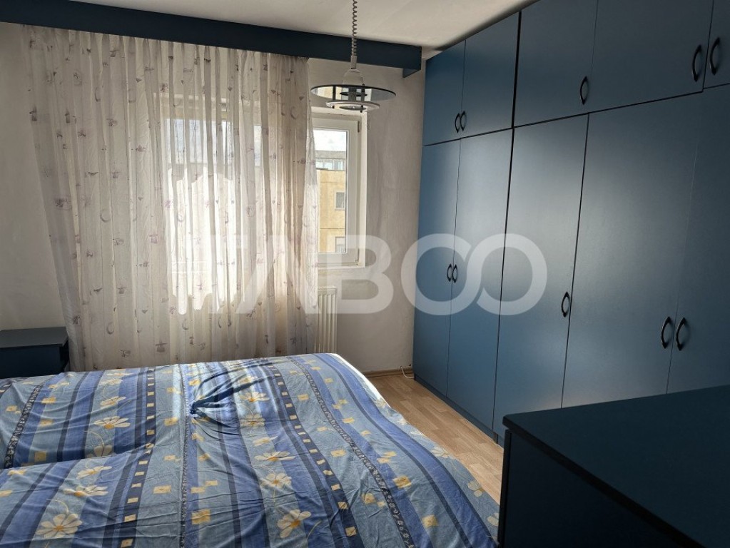 Apartament de inchiriat decomandat 3 camere etaj 4 zona Stej