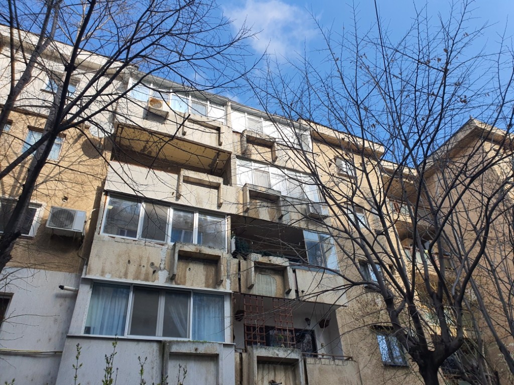 Apartament 2 camere de închiriat, zona Vasile Lupu, construit în 1987