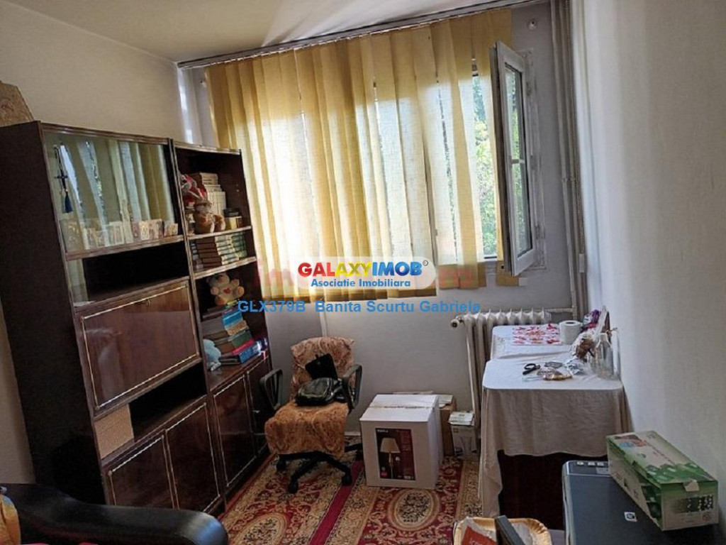 Apartament 3 camere , etaj 3 ,zona piata Minis