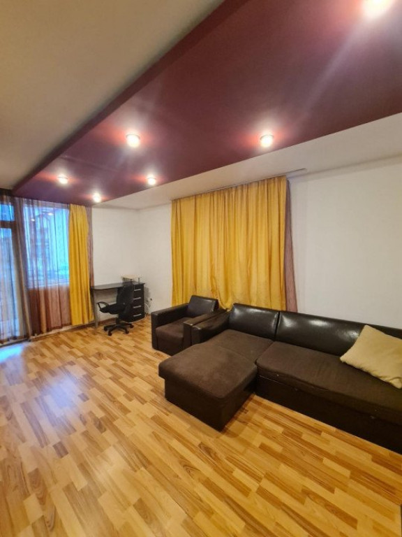 Apartament decomandat, 40 mp utili, parcare inclusa, zona Er