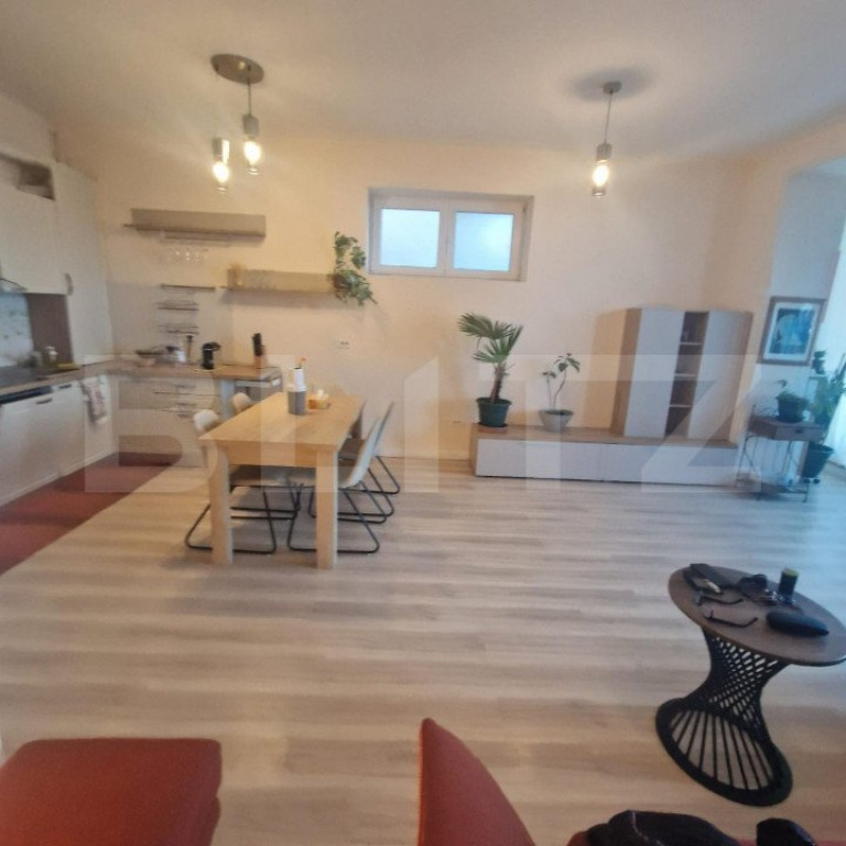 Apartament 3 camere 74 mp - cu 40 mp curte- senzational zona