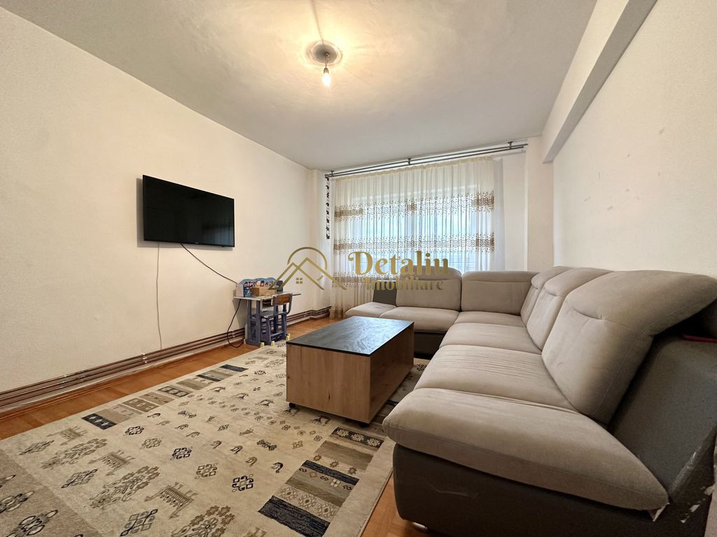 Apartament cu 3 camere, Cetate - Liceul Sportiv