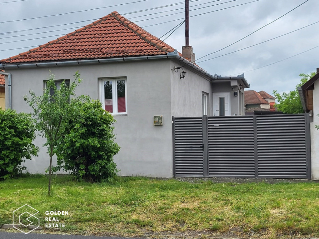 Casa cu 3 camere, zona linistita, Lipova