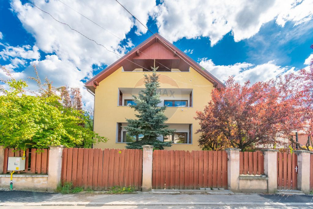 Casa individuala de vanzare in Floresti