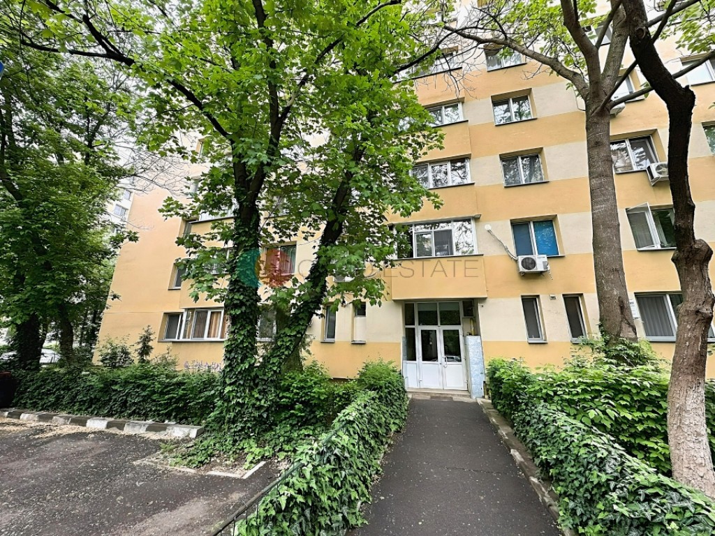 3 camere Titan | Basarbia | Bloc Anvelopat | 1982 | 2 Liftur