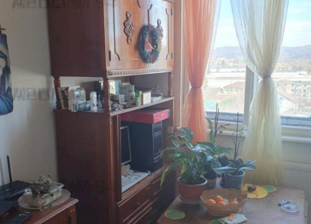 Apartament cu 3 camere de vânzare în Câmpina