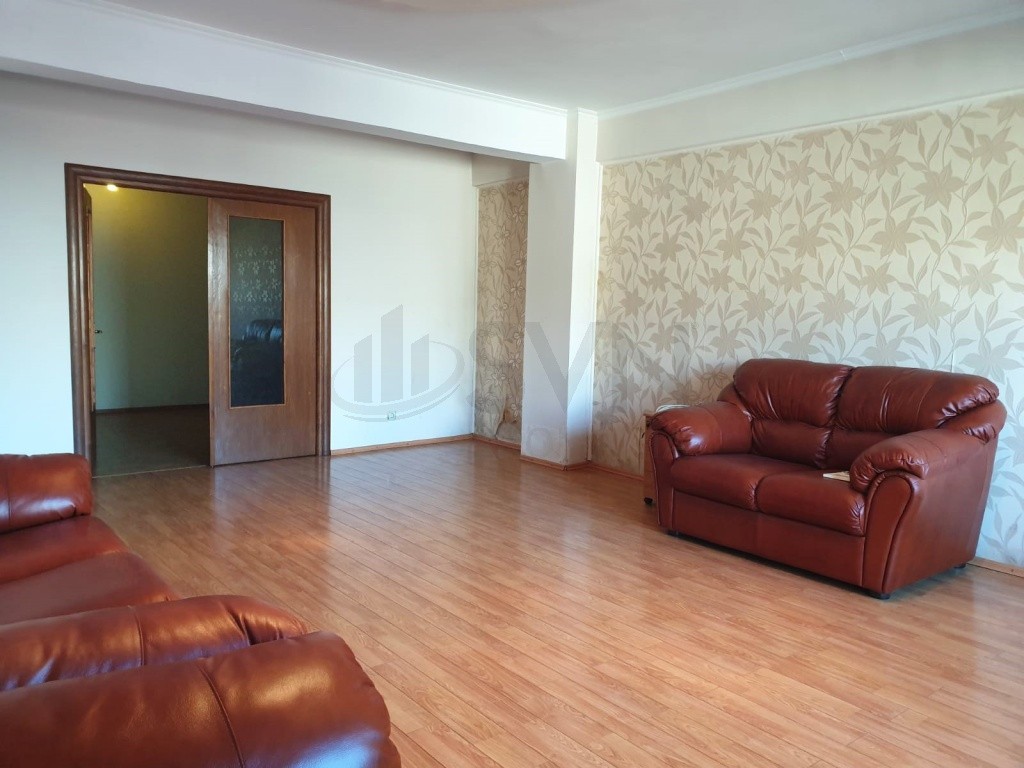 Apartament de 4 Camere Metrou 1 Mai