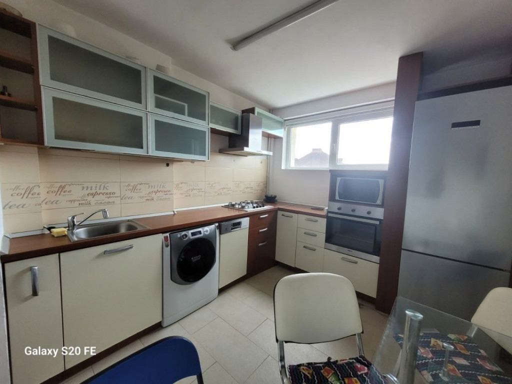 Apartament 3 camere semidecomandat - Stefan cel Mare