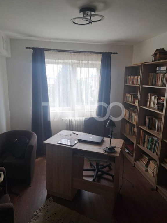 Apartament 80mp cu 4 camere si 2 bai de vanzare zona Central