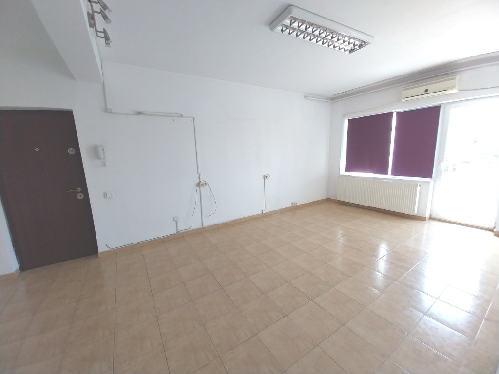 Spatiu comercial etaj 1, suprafata 38mp, parcare str.Eroilor Floresti