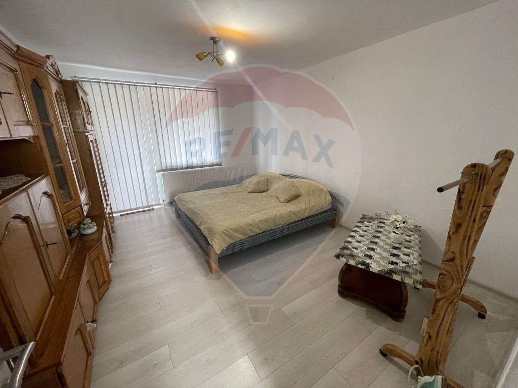 Apartament cu 2 camere în Chisineu Cris zona Central