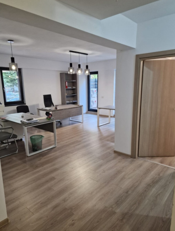 Apartament 4 camere cu terasa si gradina, doua locuri de pa