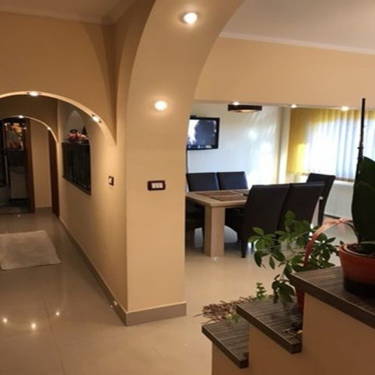 Inchiriere apartament 4 camere Alexandru cel Bun