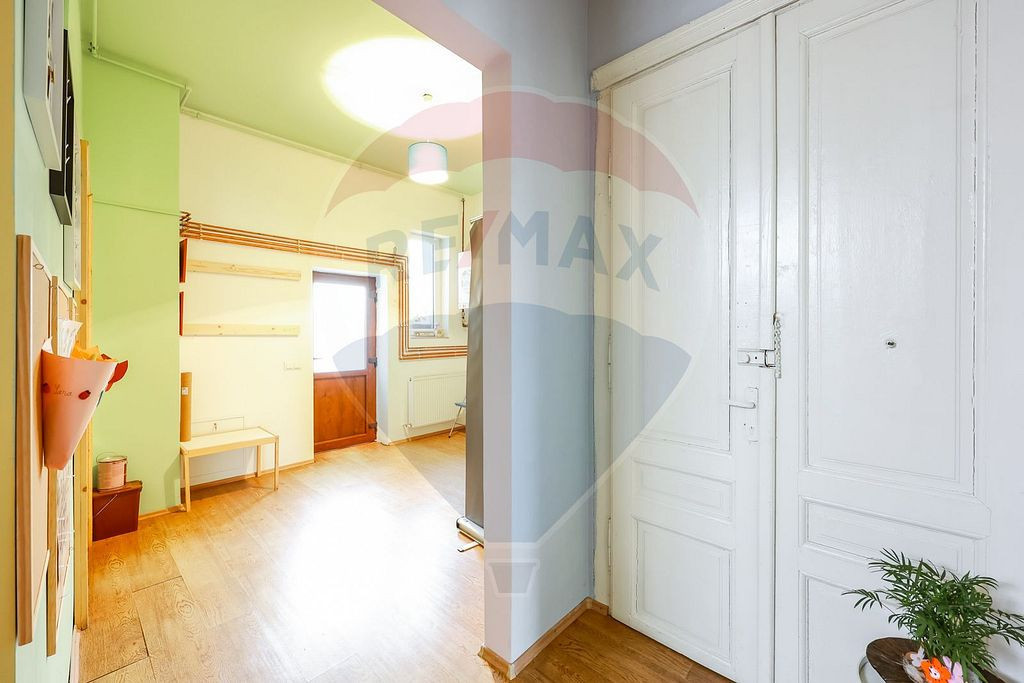 Investiție Apartament cu 5 camere, strada Primăriei zon...