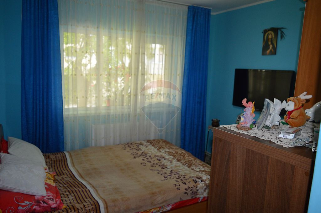 Apartament cu 3 camere de vânzare în zona Burdujeni