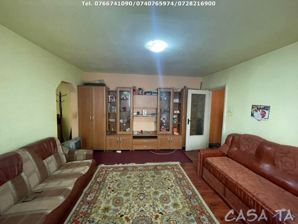 Apartament 2 Camere, Etaj 1, Strada Comuna din Paris