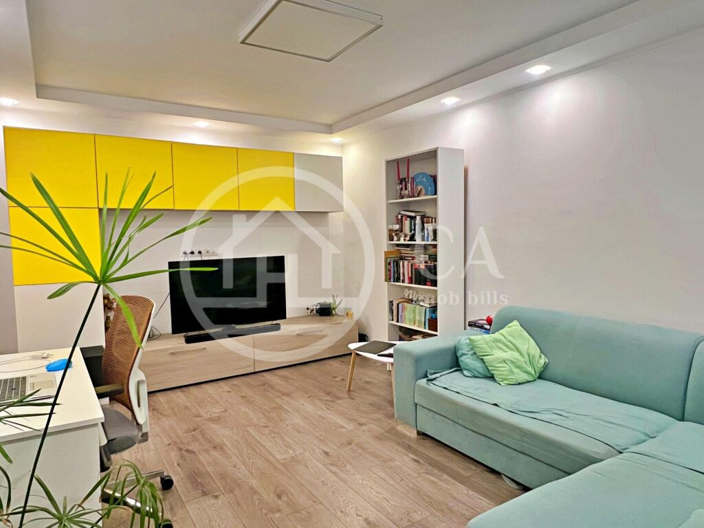 Apartament de vânzare cu 3 camere in zona Rogerius, Oradea