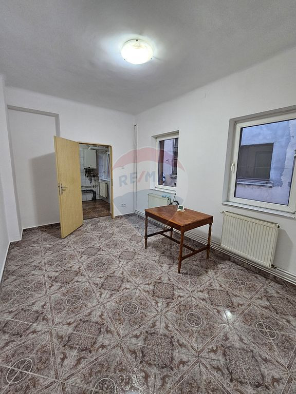 Apartament 2 camere in Vila + magazie 8 mp - sector1