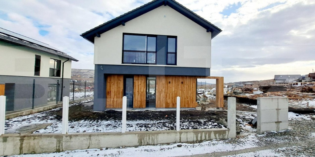 Casa unifamiliala cu pompa de caldura si panouri fotovoltaic