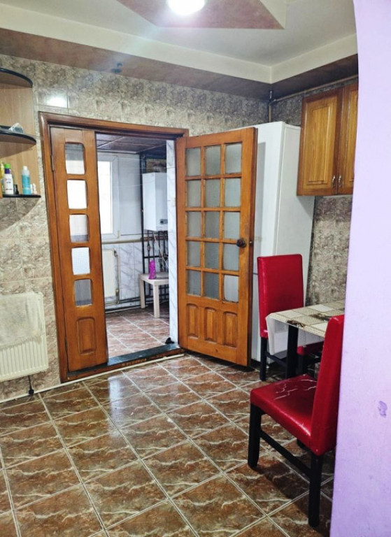 3 camere decomandat - centrala proprie - zona Basarabia