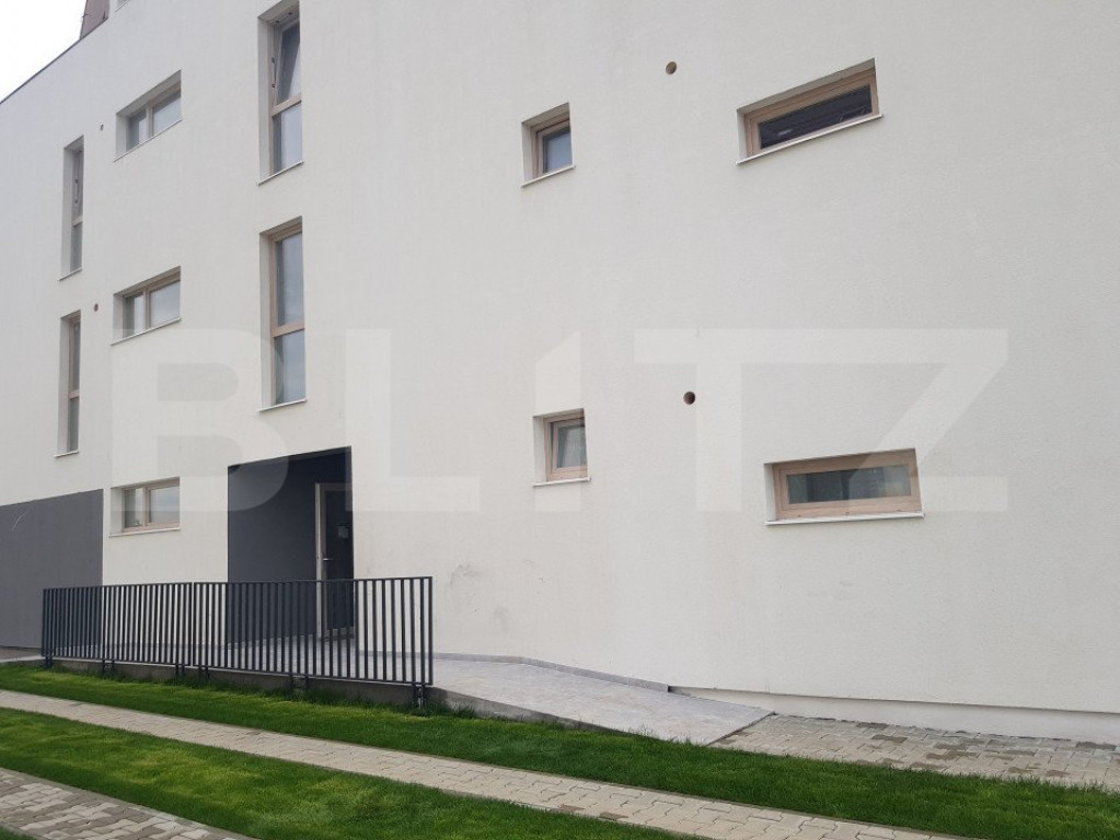 Apartament cartier Coresi nou, 3 camere, 2 bai, parter cu gr