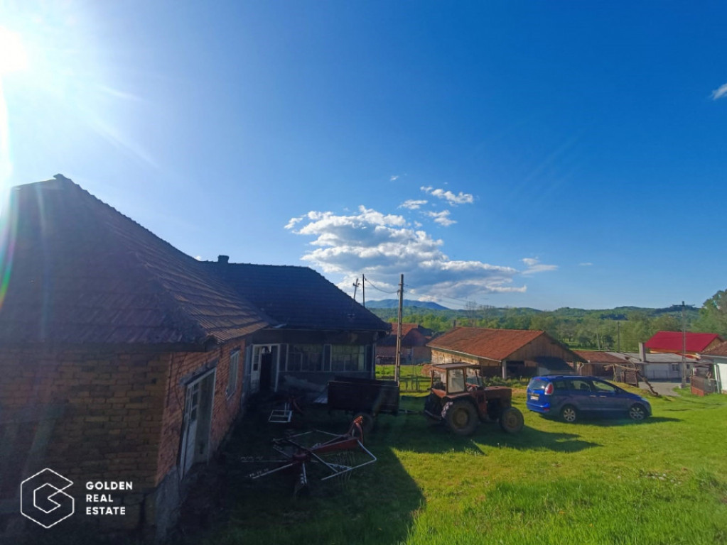 Casa de vacanta intr-o zona de vis, cu vedere la munte, sat