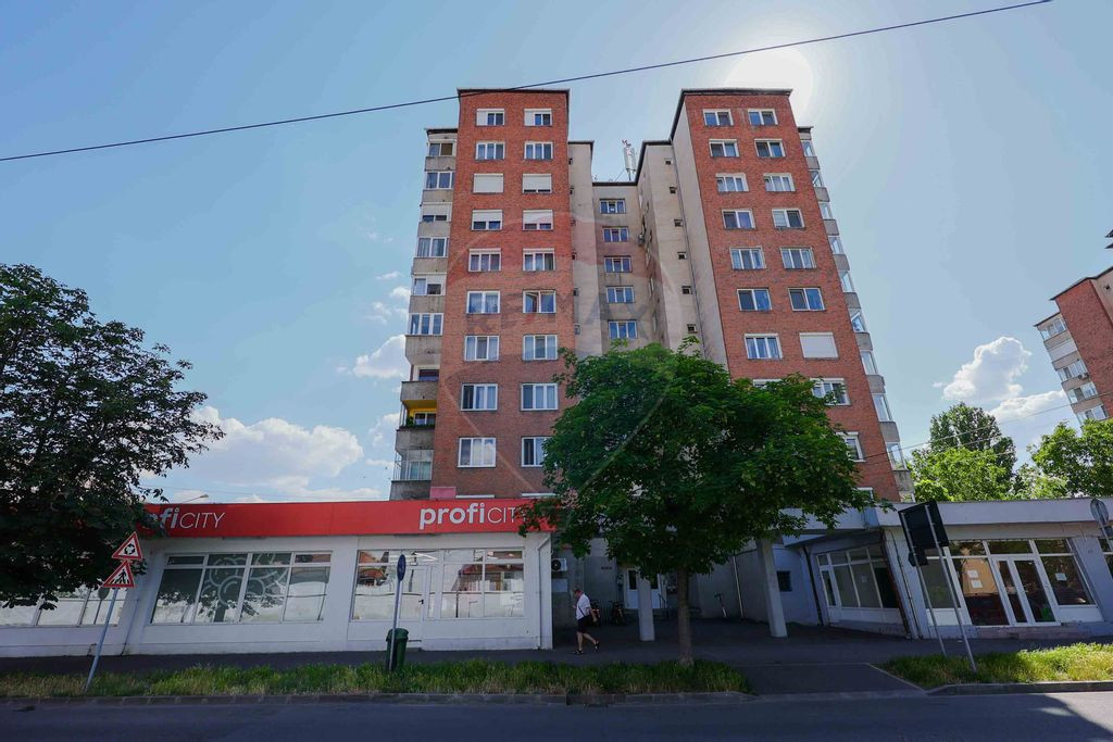 De vânzare Apartament cu 3 camere în zona Sovata