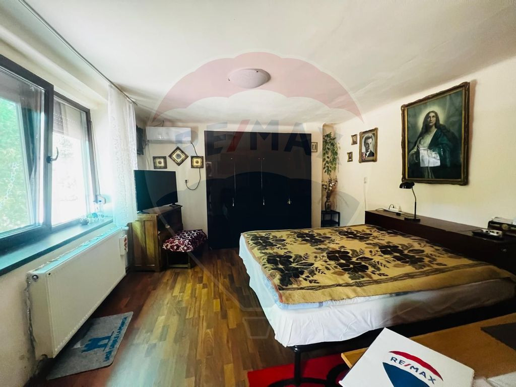 Casă / Vilă 5 camere si teren 2200 mp in Aradul nou