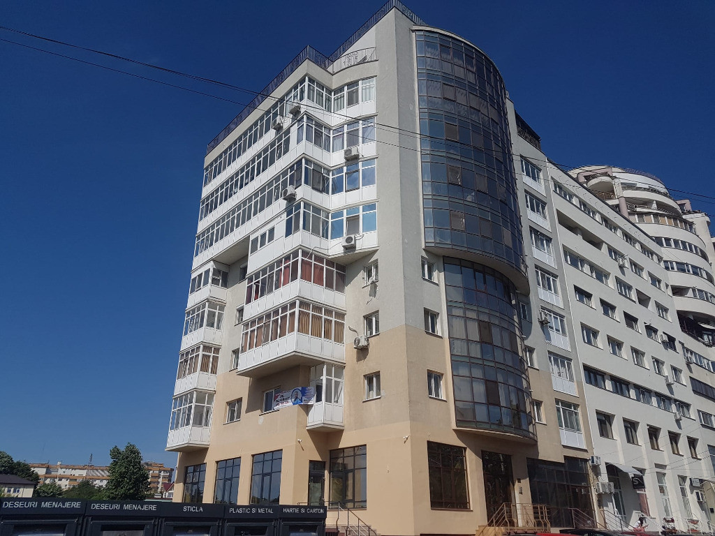 Apartament doua camere, deco, nemobilat, etaj 1, 2 balcoane, Unirii 32