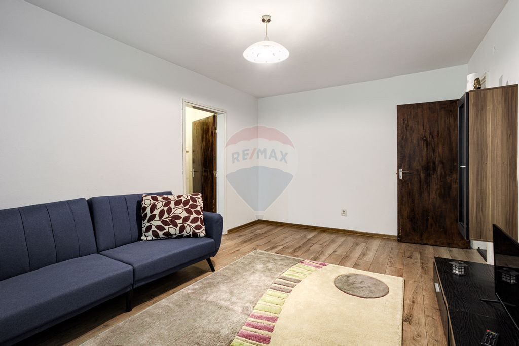 Apartament cu 2 camere de închiriat, etajul 2, Calea Rom...