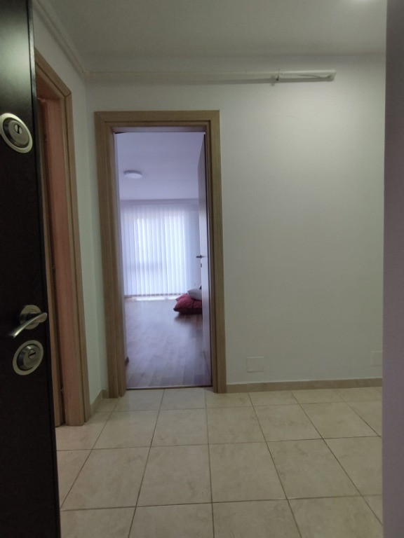 Apartament cu 3 camere | 41 mp curte | Posibilitate spatiu comercial