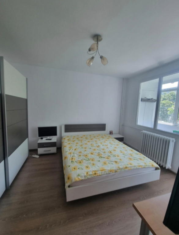 Apartament 3 camere, decomandat/ Drumul Taberei