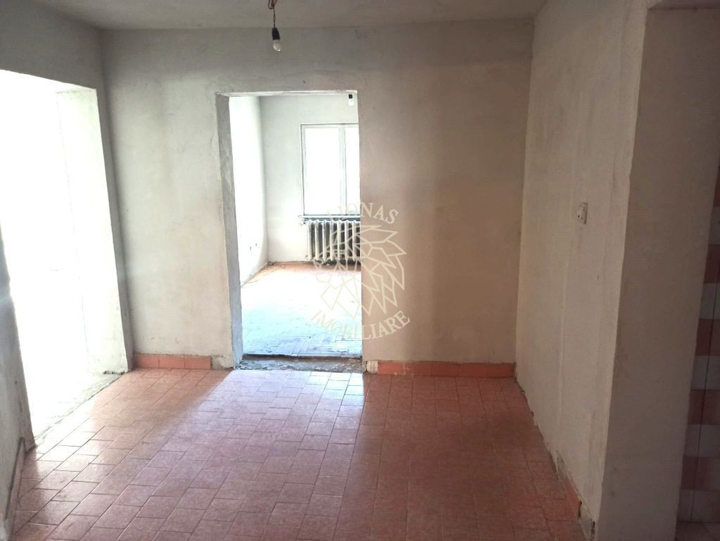 Apartament la casa 124 mp-beci 15 mp -parcare 14 mp-Valea...