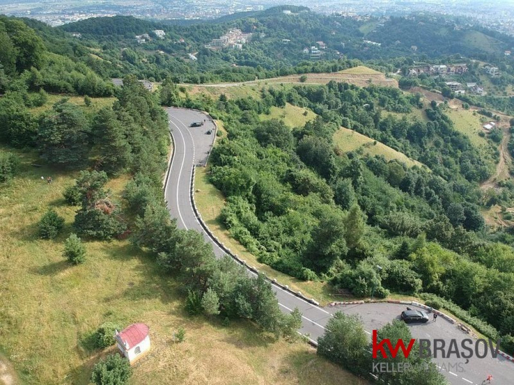 Teren cu priveliste superba si deschidere la drumul de Poian