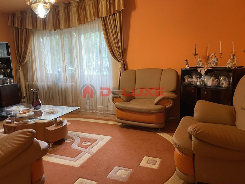 Apartament 3 camere-Independentei