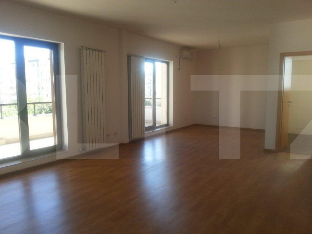 Apartament de 4 camere, 161 mp, semidecomandat, zona Panteli